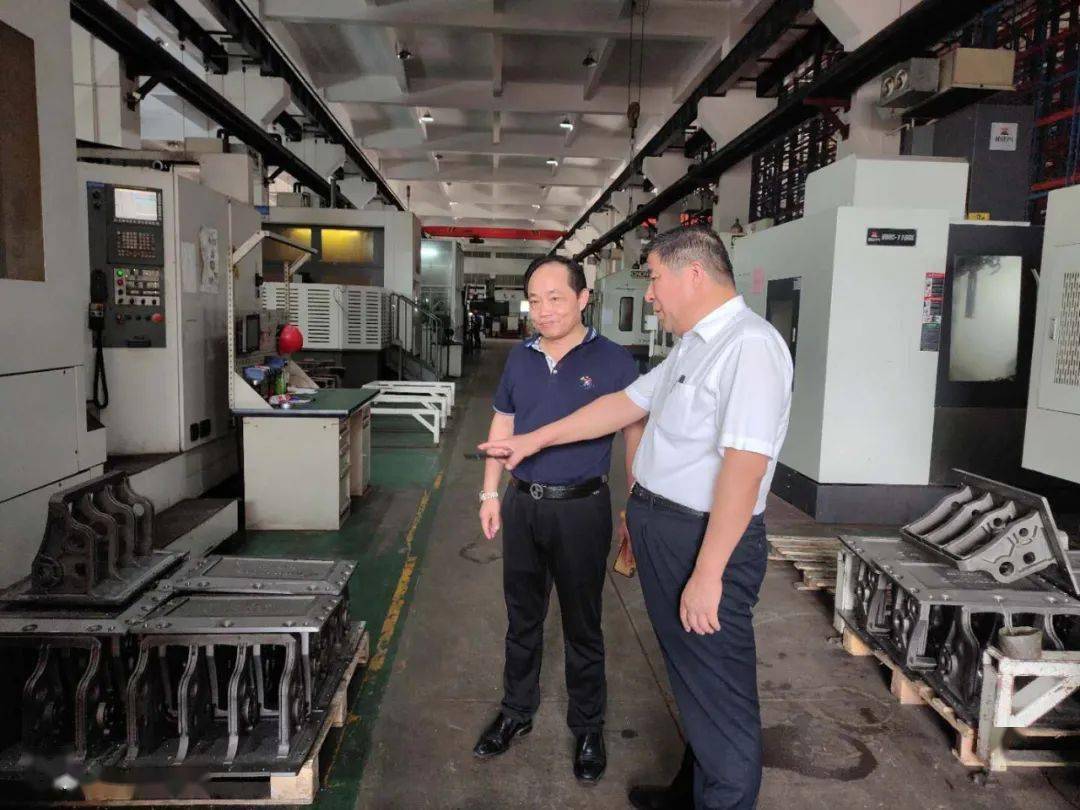 “开云电竞官方网站”*
新光团体董事长钱春生莅临五洋纺机(图6)