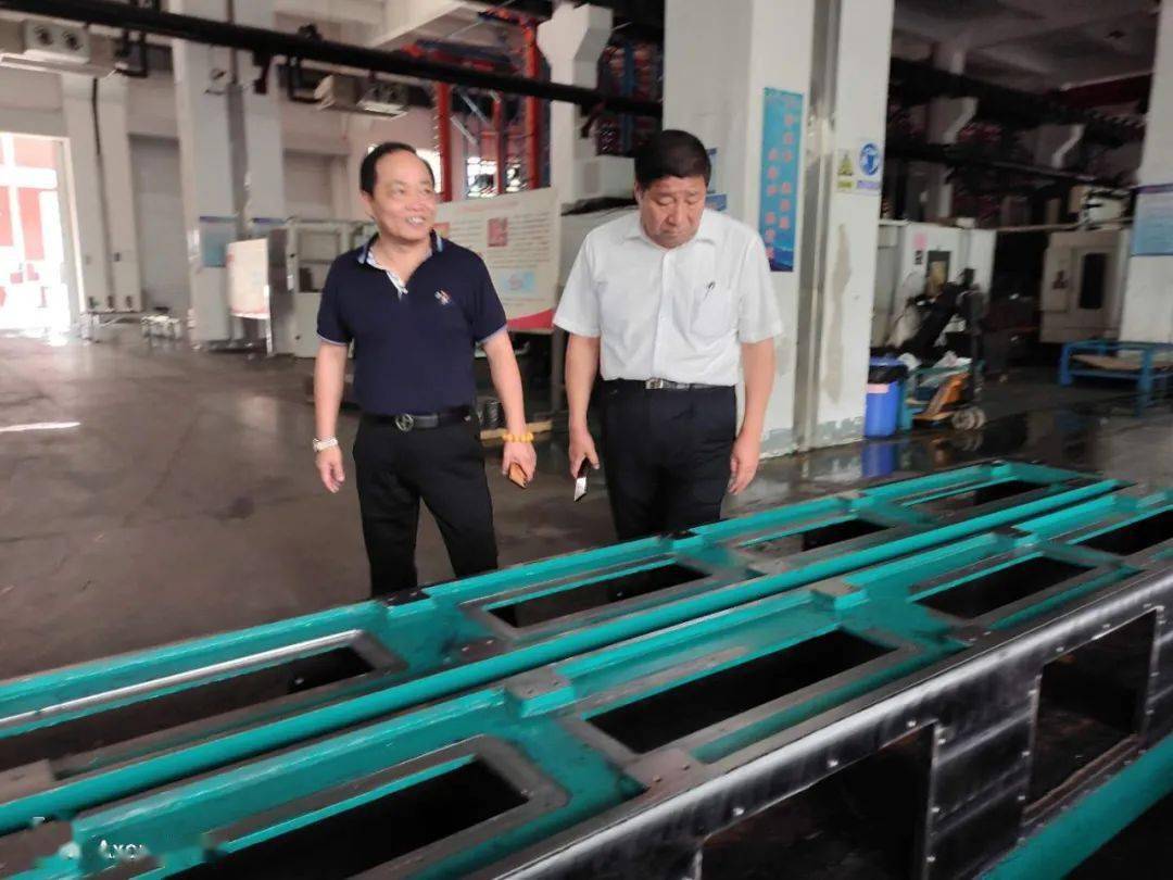 “开云电竞官方网站”*
新光团体董事长钱春生莅临五洋纺机(图7)