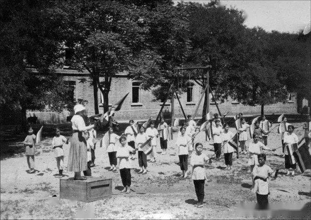 
民国女生是什么样子 1920年北京汇文学校老照片为你展示_开云电竞官网(图6)