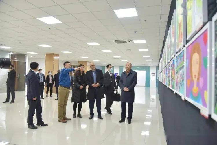 【开云电竞官方网站】
上合示范区巴基斯坦国家客厅揭牌!巴基斯坦中国中心同步启用(图4) 【开云电竞官方网站】
上合示范区巴基斯坦国家客厅揭牌!巴基斯坦中国中心同步启用(图4)